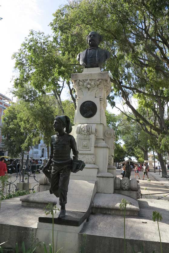 Statues in the Jardim de São Pedro de Alcântara.