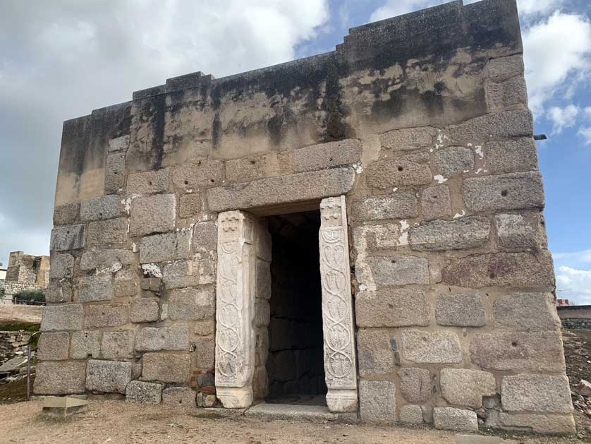 The entrance to the cistern.