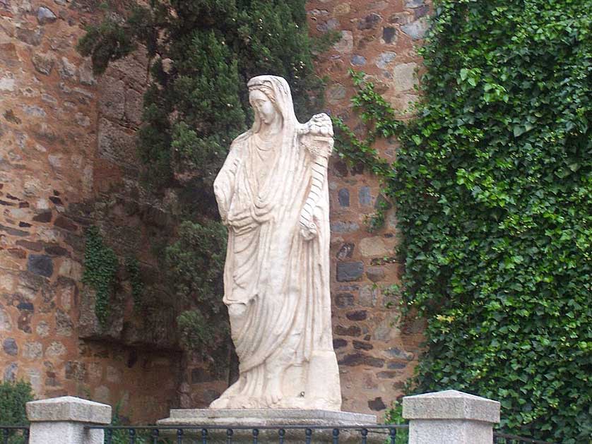 The Genio Andrógino, a Roman statue located in the Foro de los Balbos in Cáceres.