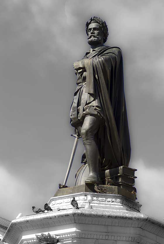 Praça Luís de Camões.
