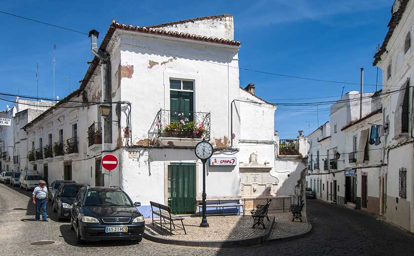 Praça dos Cantos de Baixo, Campo Maior, Portugal.