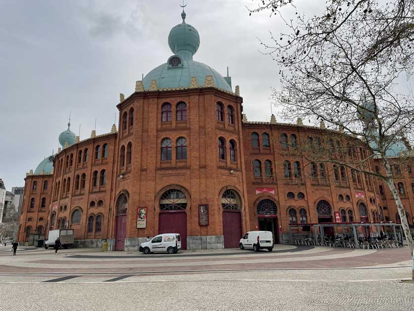 The building is by Portuguese architect António José Dias da Silva.
