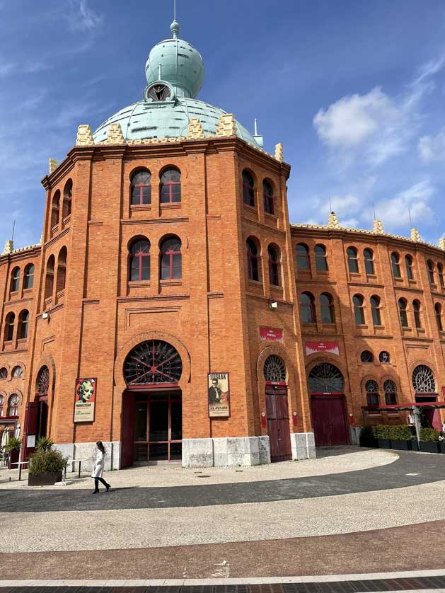 There are four octagonal towers topped with cupolas.