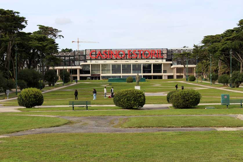 A large green space fronts the casino with a statue of Fausto Cardoso de Figueiredo.