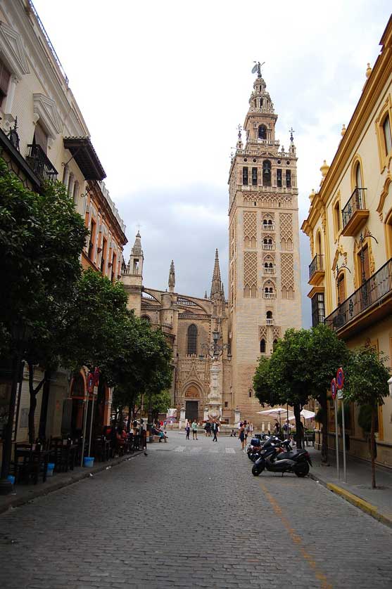 View of the Giralda from street level.