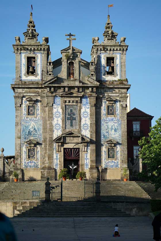 Igreja de Santo Ildefonso The church was completed in 1739 with an altarpiece by Nicolau Nasoni.
