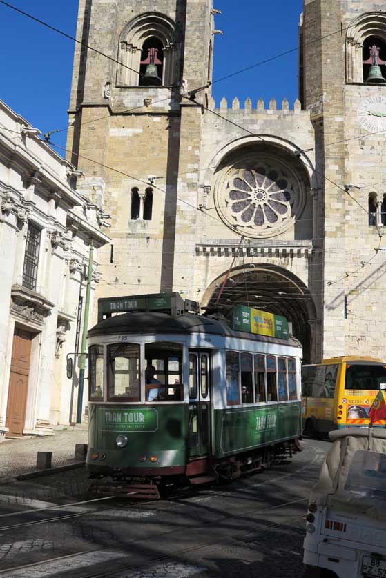 The Igreja de Santo António de Lisboa (Santo António Church) on the left and Lisbon Cathedral.