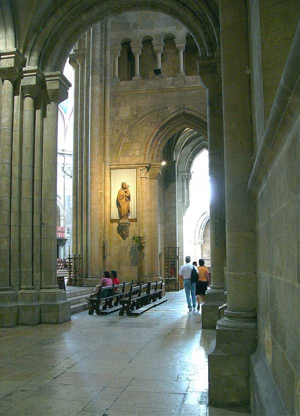 Lisbon Cathedral nave.