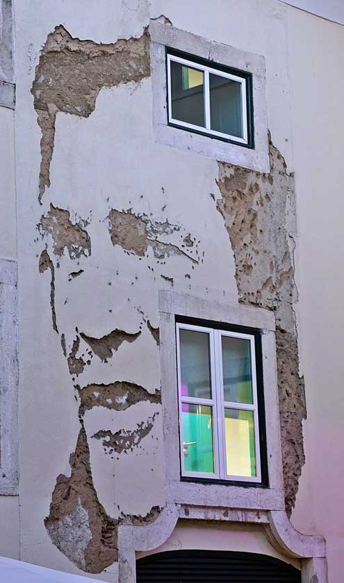 Parts of the building are cleverly integrated into the pieces.