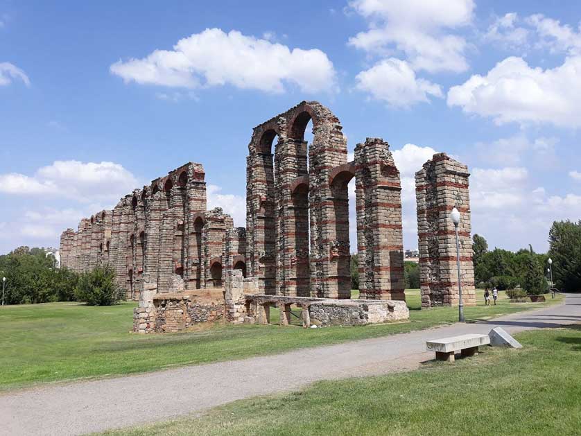 The Acueducto de los Milagros.