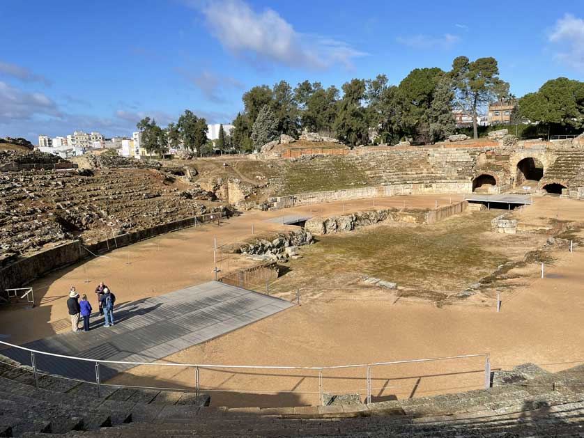 The cross-shaped moat in the center of the arena.