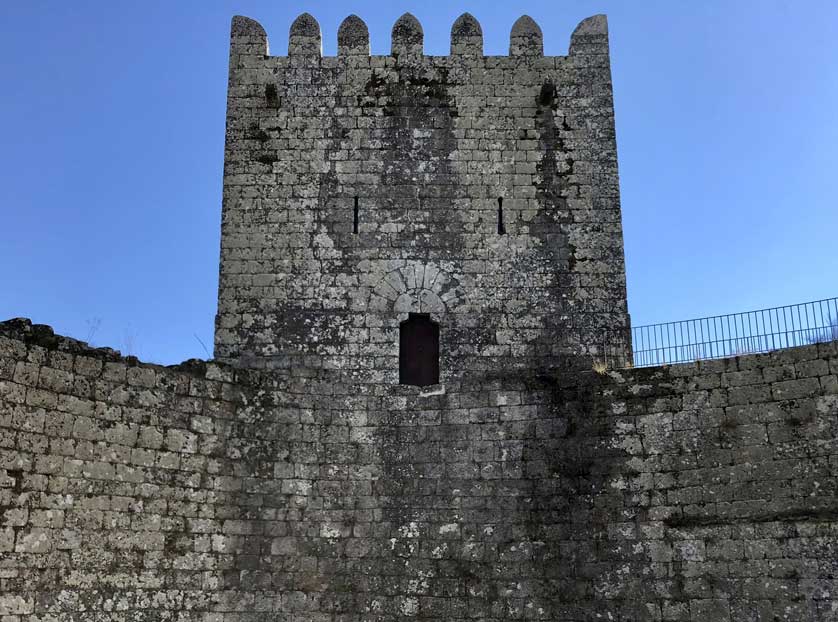 The castle was built during the reign of D. Dinis (1279-1325) in the 14th century.