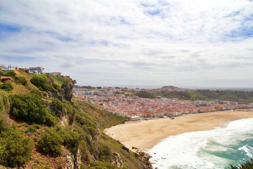 The beach, waves and town in Nazaré.