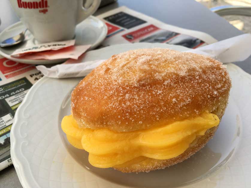 The iconic Bolas de Berlim.