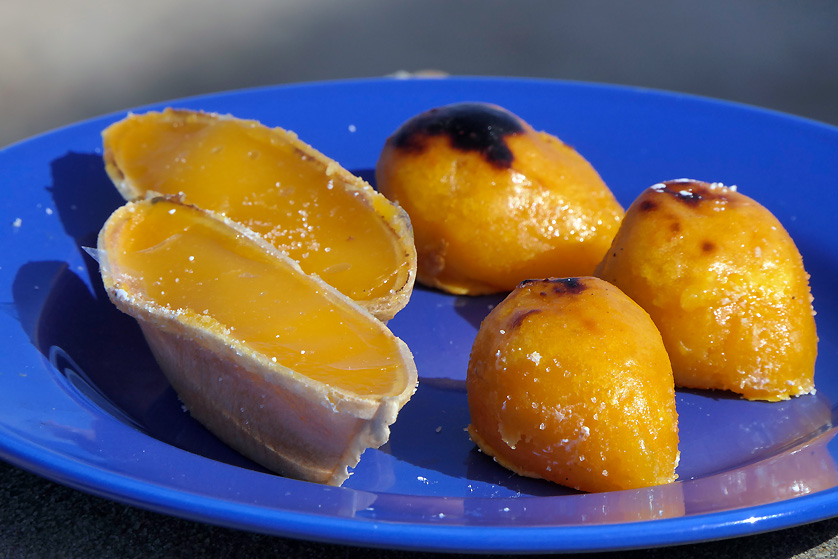 Barquinhos de Ovos e bolinhos de ovo e am&ecirc;ndoa.