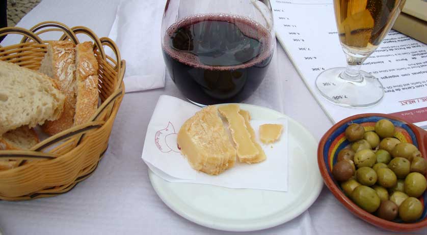 Eating Out in Portugal: How to Plan Your Daily Food Costs.