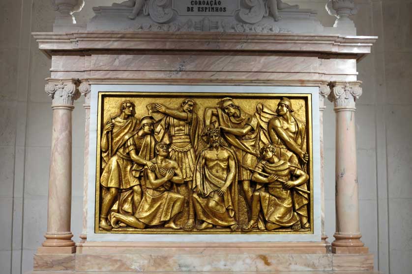 The Crown of Thorns (Coroação de Espinhos).