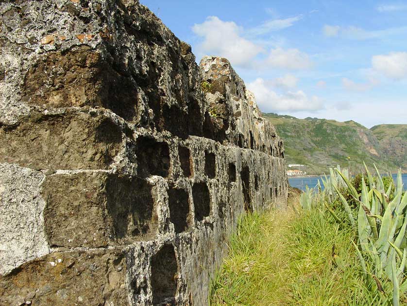 Prainha Fort, an early 18th century fort in Almagreira.