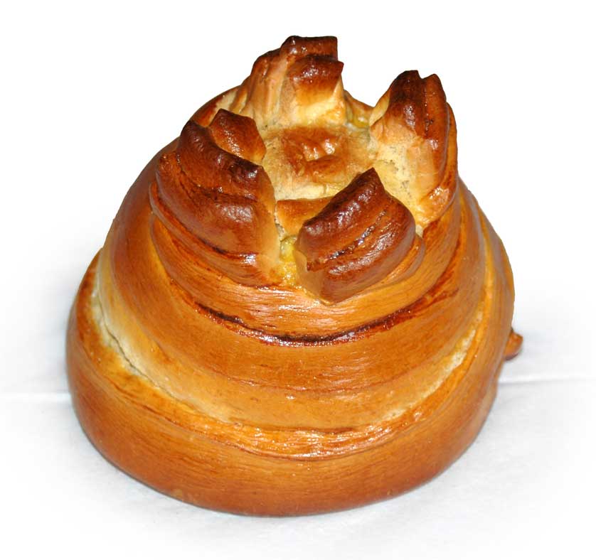 A fogaça - a typical pastry of the town.