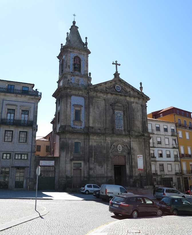 The exterior of the Igreja de São José das Taipas.