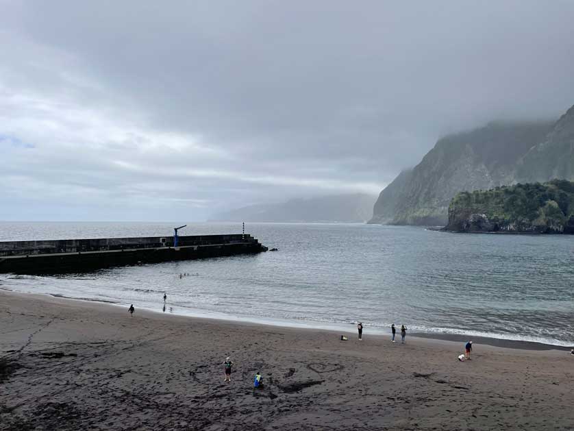The Praia do Porto do Seixal near Porto Moniz.