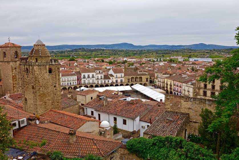 Looking down rooftops of Trujilo and the Torre del Alfiler.