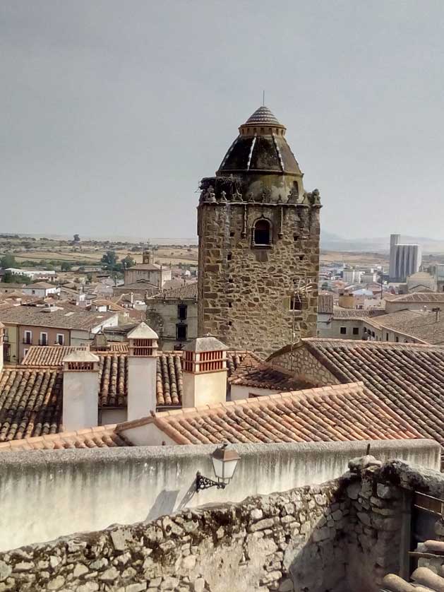 The Torre del Alfiler.